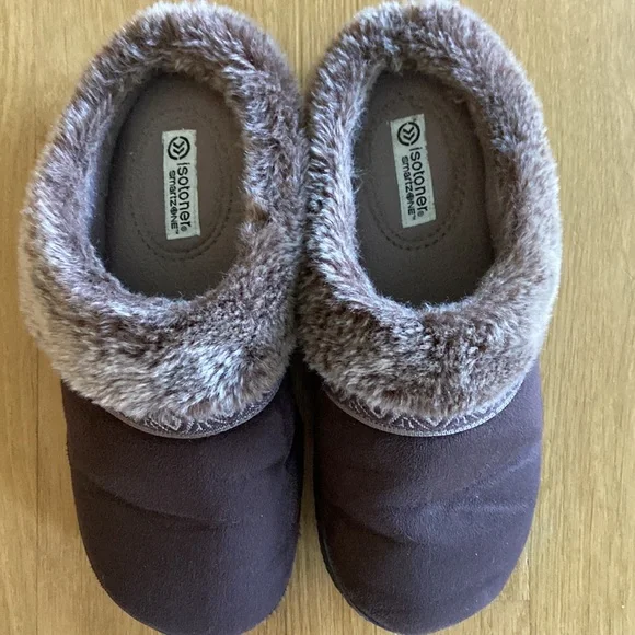 Isotoner Smartzone Gel Zone Technology Slippers - Picture 3 of 9